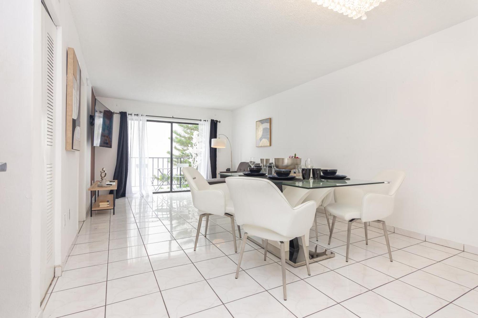 One Bedroom Apartment - With Parking & Balcony - Heart Of Wynwood Маямі Екстер'єр фото
