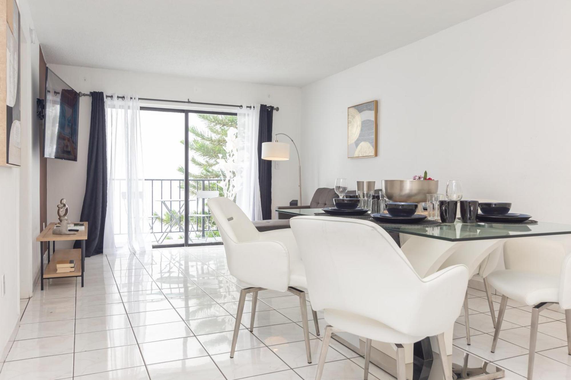 One Bedroom Apartment - With Parking & Balcony - Heart Of Wynwood Маямі Екстер'єр фото
